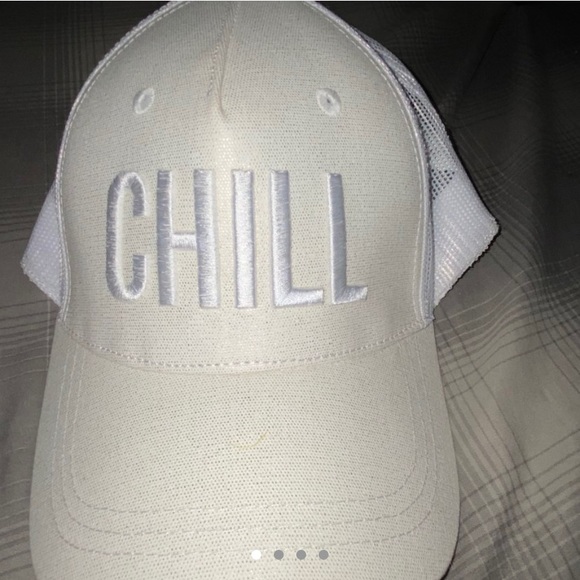 White sparkly chill hat - Picture 1 of 4